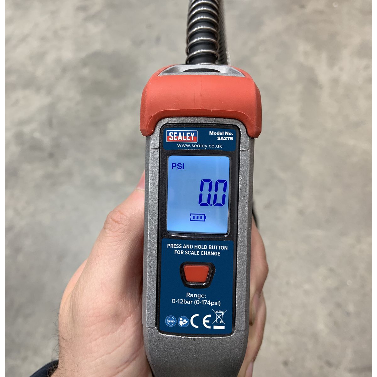 Digital Tyre Inflator 2.7m Hose with Clip-On Connector - Image 2