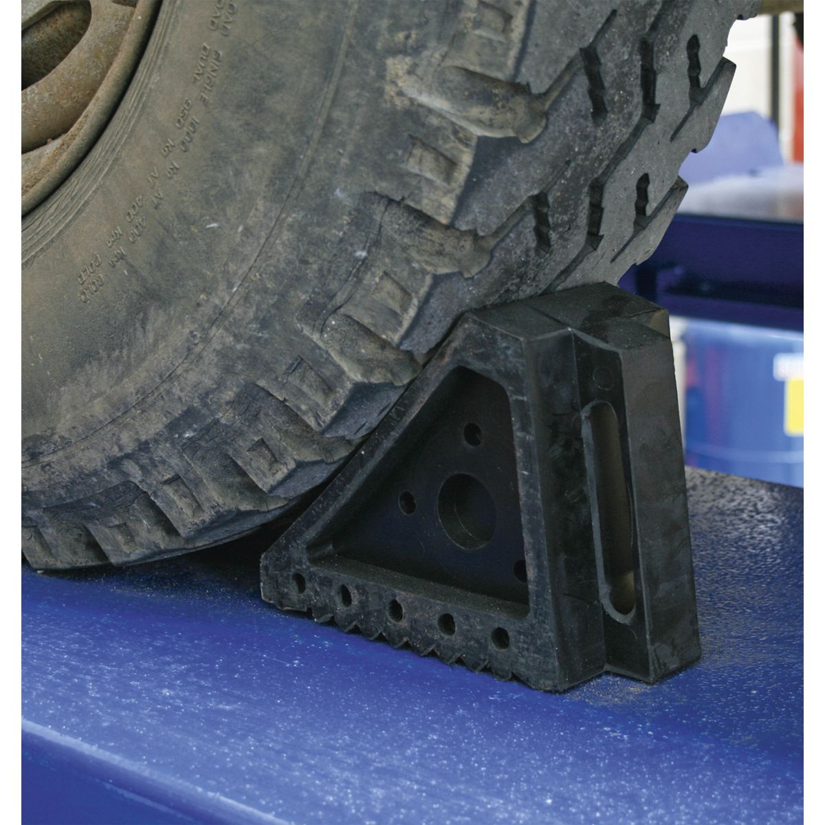 Rubber Wheel Chocks 1.8kg - Pair - Image 2