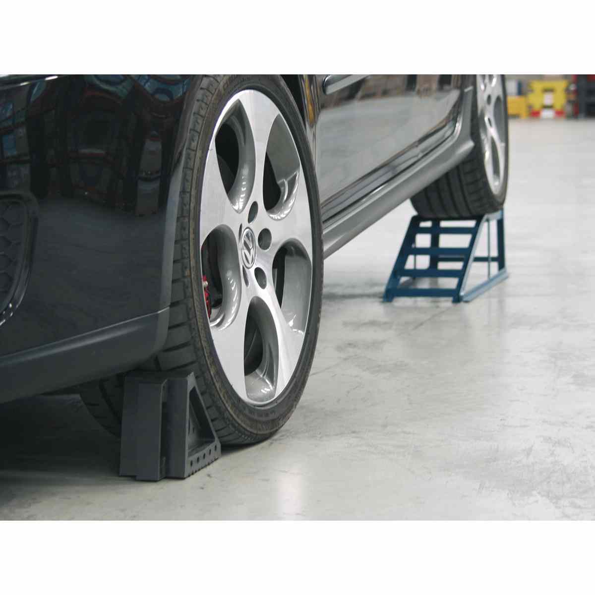 Rubber Wheel Chocks 1.8kg - Pair - Image 4
